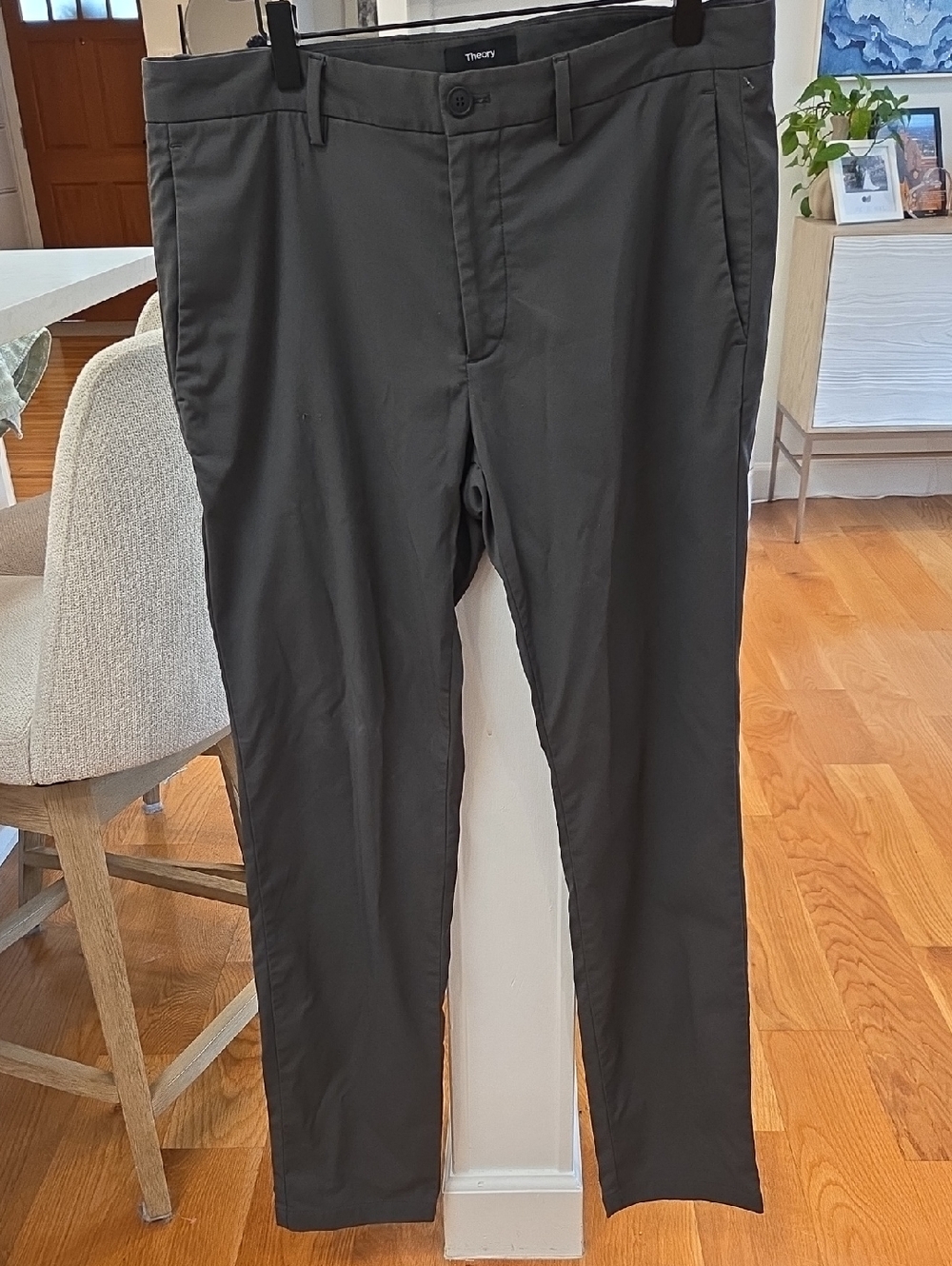 Theory Men's Zaine SW Neotoric Performance Chinos in Charcoal Gray 32/32